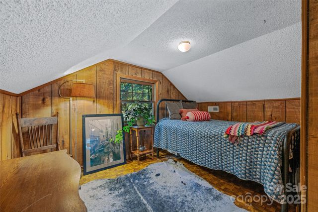 499 E Poplar Drive, Hendersonville, NC 28792