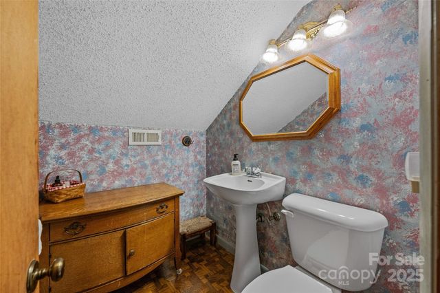 499 E Poplar Drive, Hendersonville, NC 28792