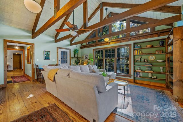 499 E Poplar Drive, Hendersonville, NC 28792