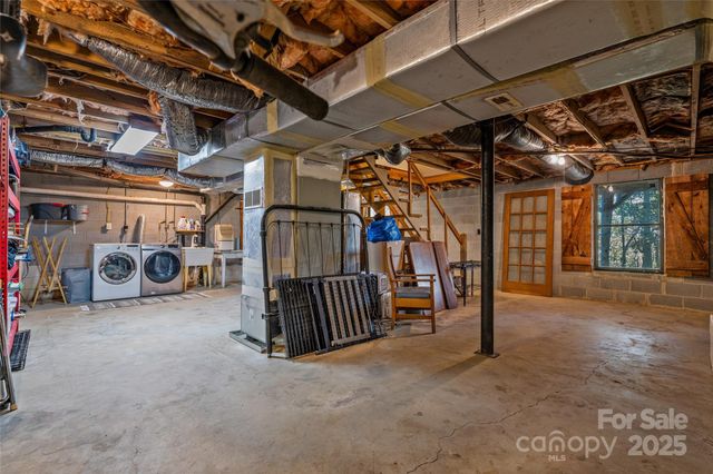 499 E Poplar Drive, Hendersonville, NC 28792