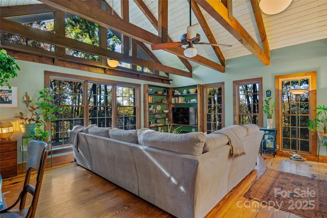 499 E Poplar Drive, Hendersonville, NC 28792