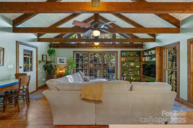 499 E Poplar Drive, Hendersonville, NC 28792