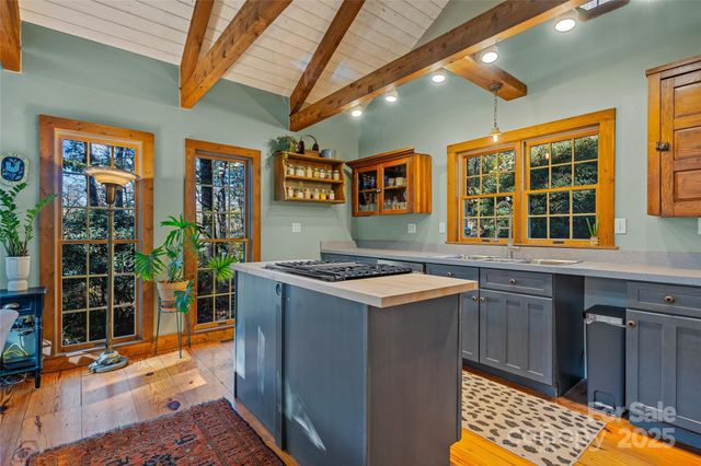 499 E Poplar Drive, Hendersonville, NC 28792