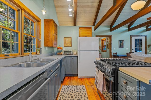 499 E Poplar Drive, Hendersonville, NC 28792