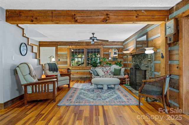 499 E Poplar Drive, Hendersonville, NC 28792