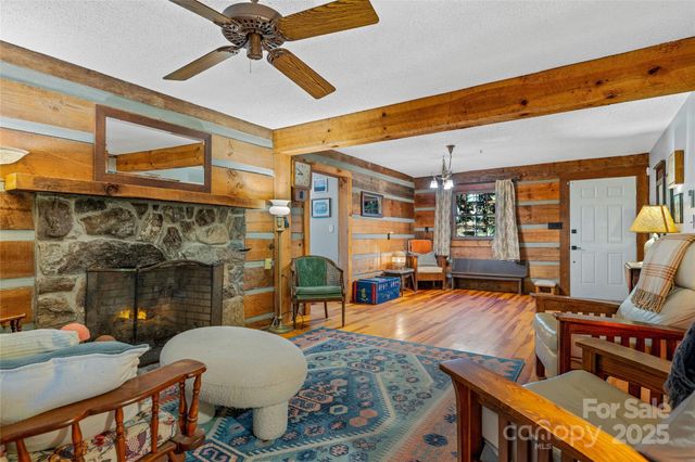 499 E Poplar Drive, Hendersonville, NC 28792