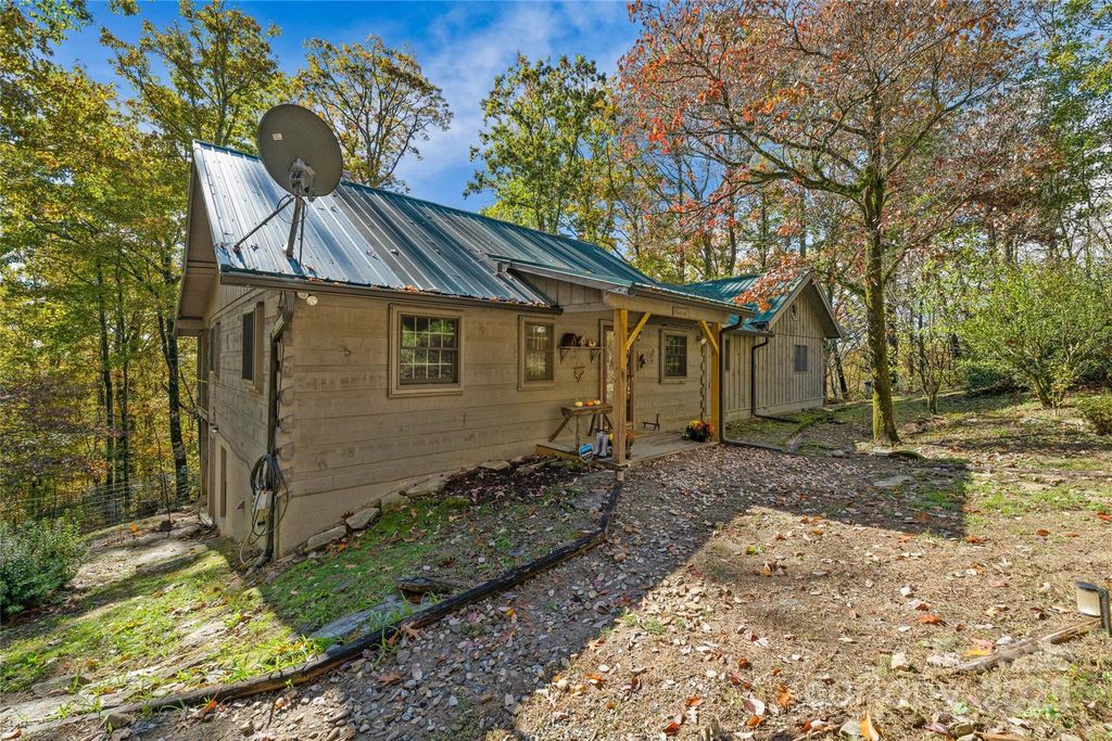 499 E Poplar Drive, Hendersonville, NC 28792