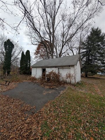 294 Clay St, Mahoning Twp, PA 16116