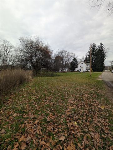 294 Clay St, Mahoning Twp, PA 16116