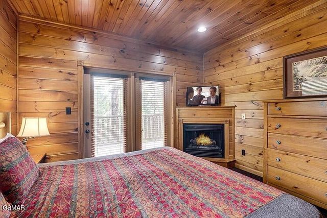 821 Great Smoky Way, Gatlinburg, TN 37738