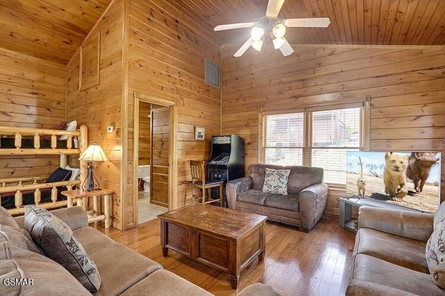 821 Great Smoky Way, Gatlinburg, TN 37738