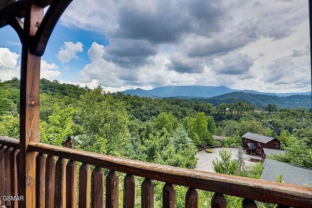 821 Great Smoky Way, Gatlinburg, TN 37738