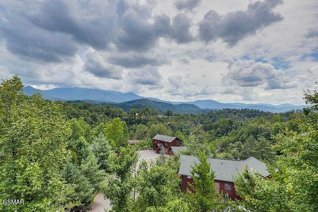821 Great Smoky Way, Gatlinburg, TN 37738