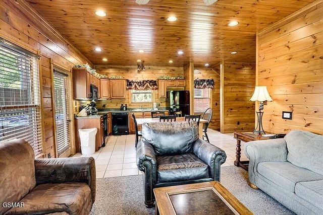 821 Great Smoky Way, Gatlinburg, TN 37738