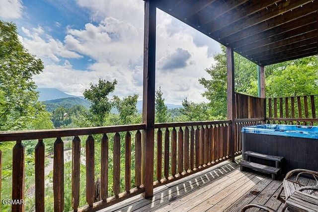821 Great Smoky Way, Gatlinburg, TN 37738