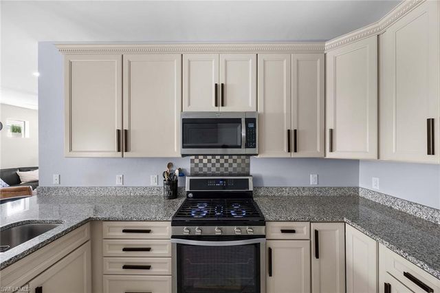 7639 Jacaranda LN, Naples, FL 34114