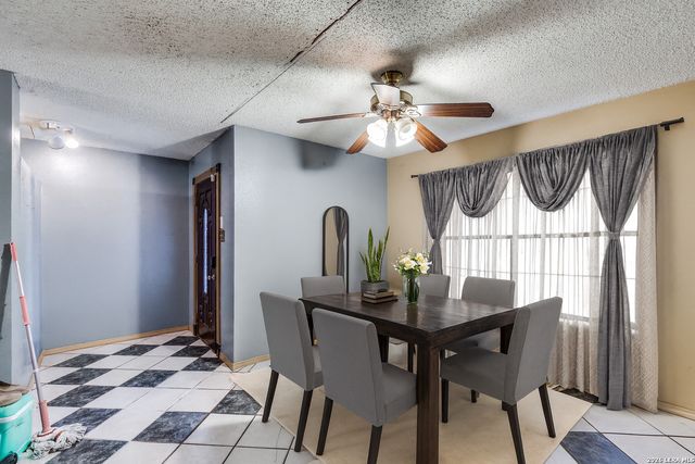 11335 Tabletop Ln, San Antonio, TX 78245