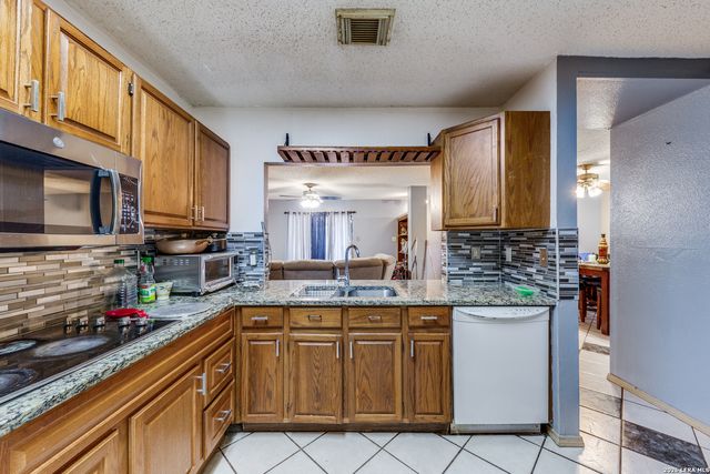 11335 Tabletop Ln, San Antonio, TX 78245