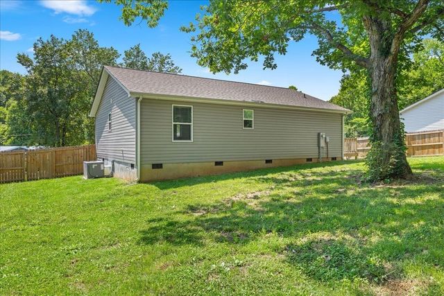 311 N Iowa Avenue, Etowah, TN 37331