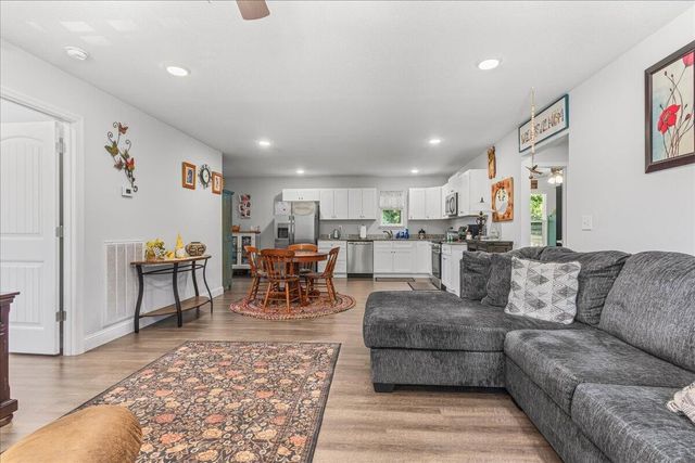 311 N Iowa Avenue, Etowah, TN 37331