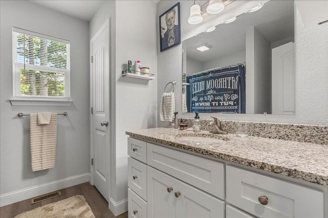 311 N Iowa Avenue, Etowah, TN 37331