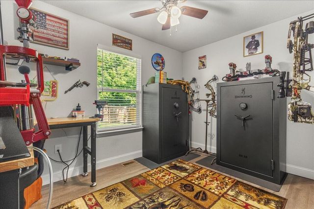 311 N Iowa Avenue, Etowah, TN 37331