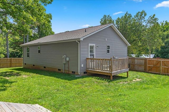 311 N Iowa Avenue, Etowah, TN 37331