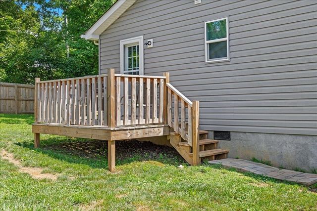 311 N Iowa Avenue, Etowah, TN 37331