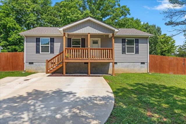 311 N Iowa Avenue, Etowah, TN 37331