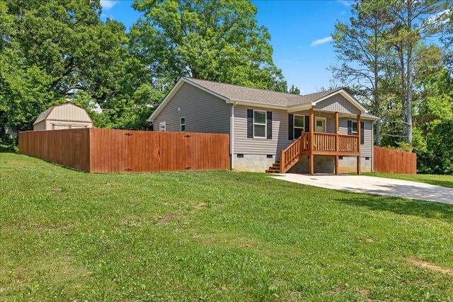 311 N Iowa Avenue, Etowah, TN 37331