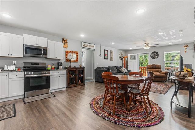 311 N Iowa Avenue, Etowah, TN 37331