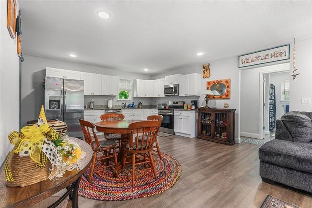 311 N Iowa Avenue, Etowah, TN 37331