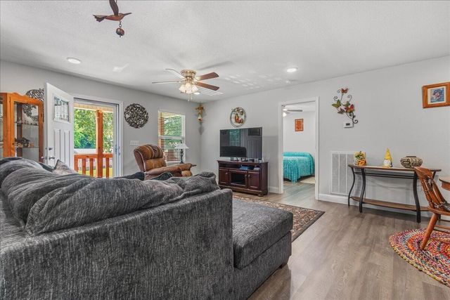311 N Iowa Avenue, Etowah, TN 37331