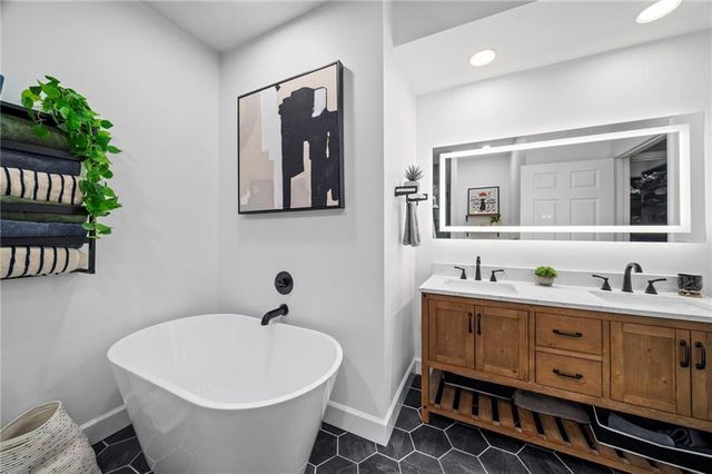 220 Renaissance Parkway NE 2217, Atlanta, GA 30308