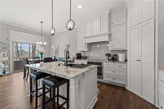 1605 NW 59th Street, Kansas City, MO 64118