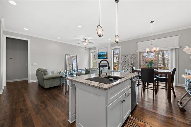 1605 NW 59th Street, Kansas City, MO 64118