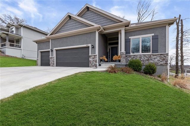 1605 NW 59th Street, Kansas City, MO 64118