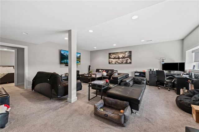 1605 NW 59th Street, Kansas City, MO 64118