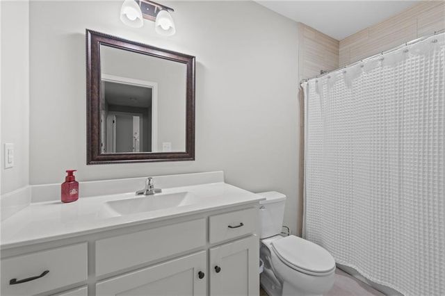 1605 NW 59th Street, Kansas City, MO 64118