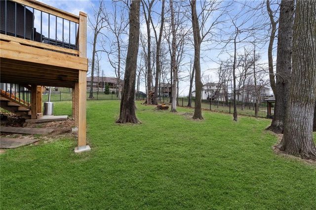 1605 NW 59th Street, Kansas City, MO 64118