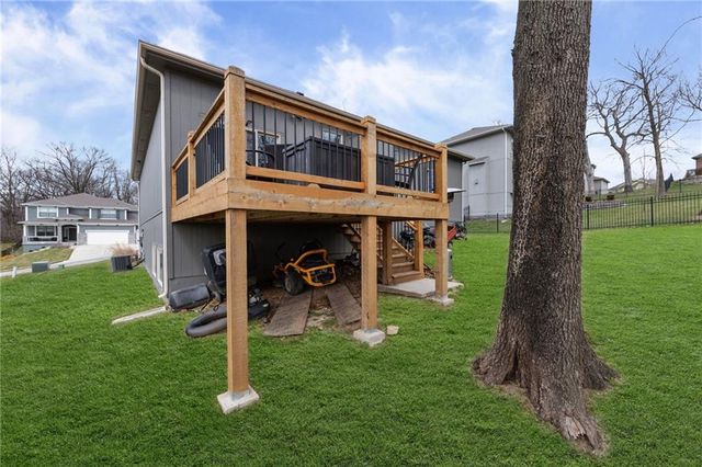 1605 NW 59th Street, Kansas City, MO 64118