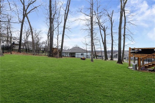 1605 NW 59th Street, Kansas City, MO 64118