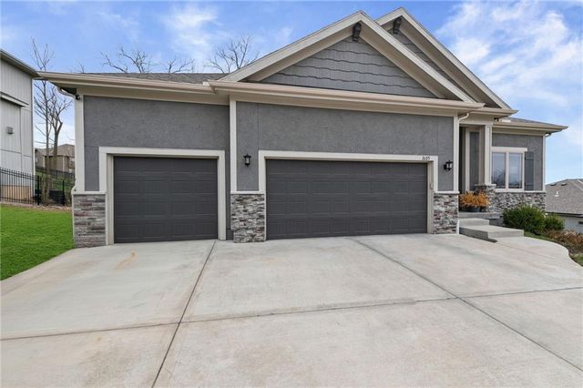 1605 NW 59th Street, Kansas City, MO 64118