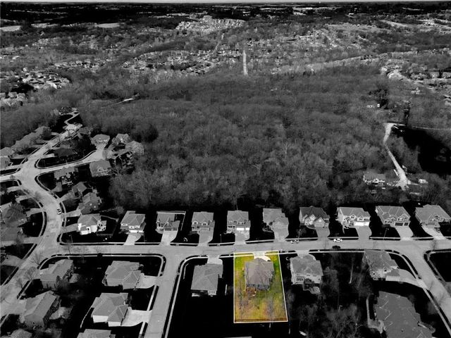 1605 NW 59th Street, Kansas City, MO 64118