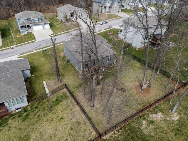 1605 NW 59th Street, Kansas City, MO 64118