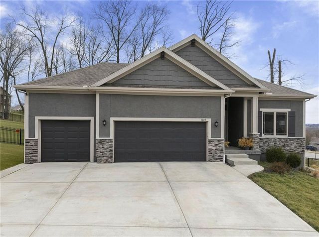 1605 NW 59th Street, Kansas City, MO 64118