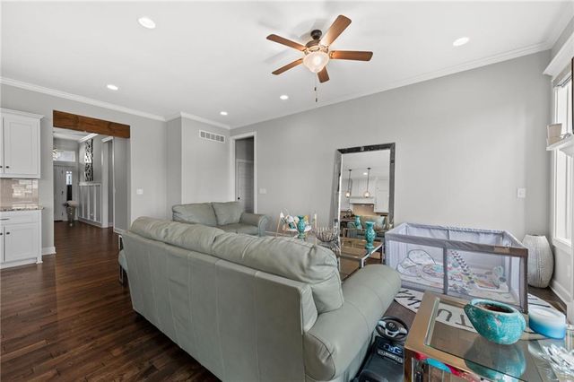 1605 NW 59th Street, Kansas City, MO 64118