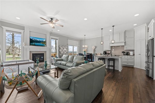 1605 NW 59th Street, Kansas City, MO 64118