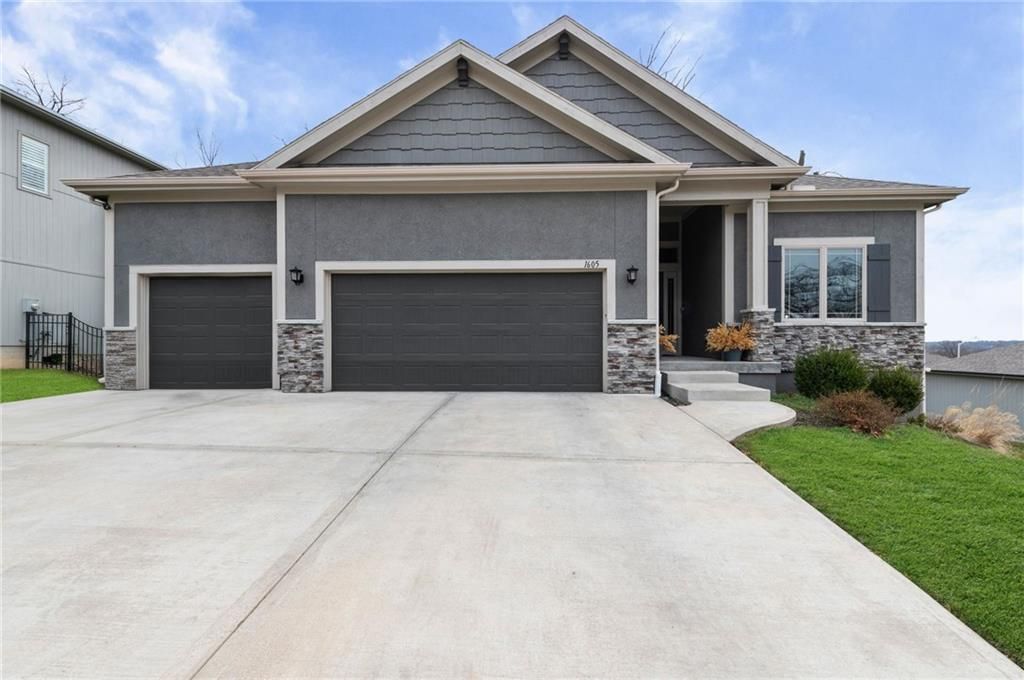 1605 NW 59th Street, Kansas City, MO 64118