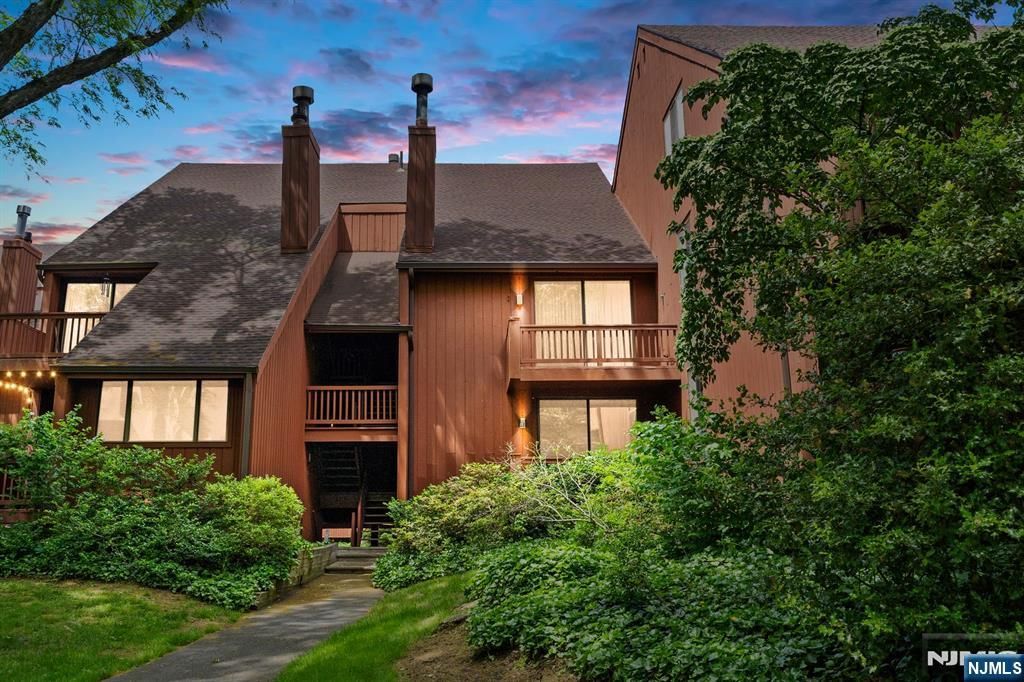 506 Teal Plaza, Secaucus, NJ 07094